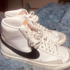 Nike White with black swoosh like new condition cz1055-100 HIGH TOp. Midblaze777